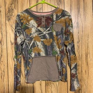 Camo long sleeve shirt with 2 pockets